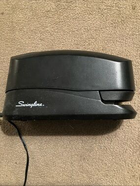 Swingline Black Electric Stapler - Reliable Desktop Stapling